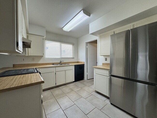 Building Photo - GOLF COURSE HOME W AMENITIES GALORE IN FOUNTAIN OF THE SUN 55+ COMMUNITY & COUNTRY CLUB