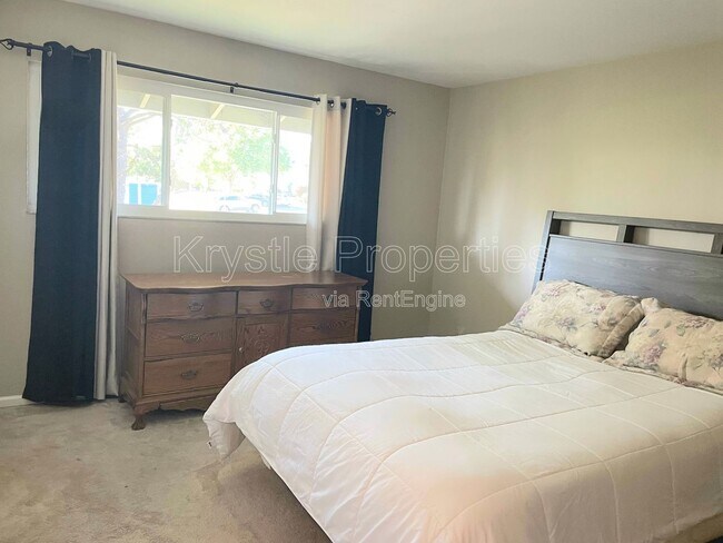 Building Photo - 138 Warwick Dr