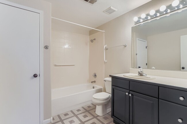 Building Photo - 550 Dana Ct