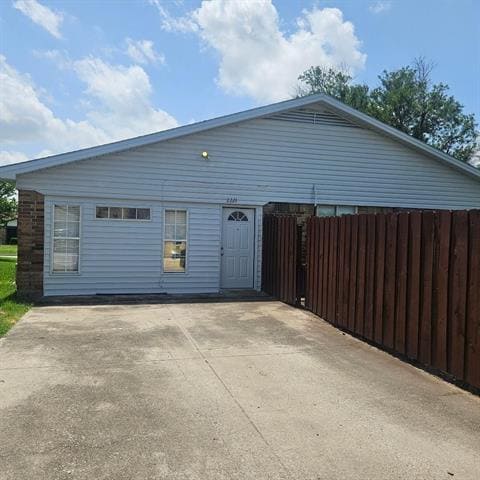 Building Photo - 2221 Ridgedale Dr