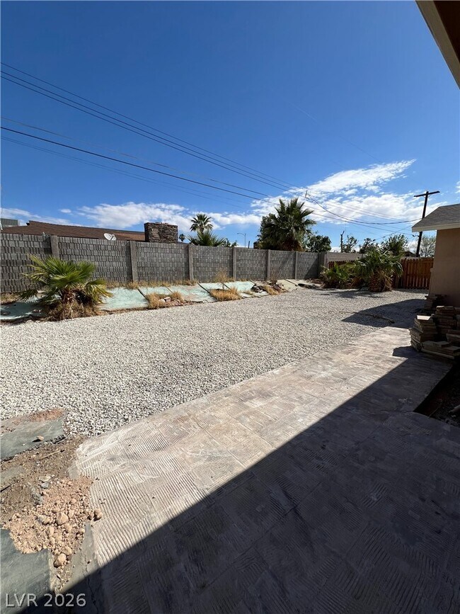 Building Photo - 3608 W Bonanza Rd