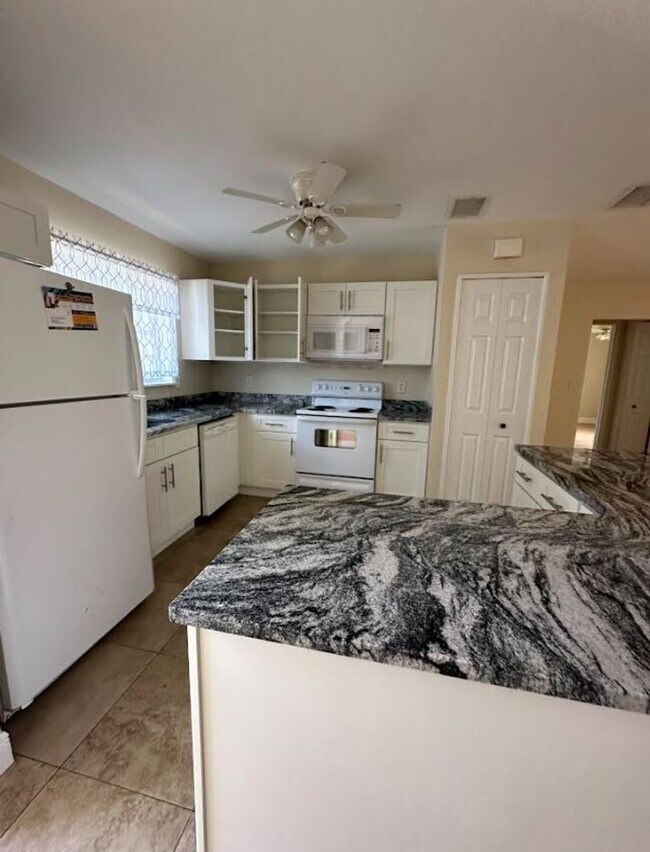 Building Photo - Beautiful 2 Bedroom 2 Bath with garage