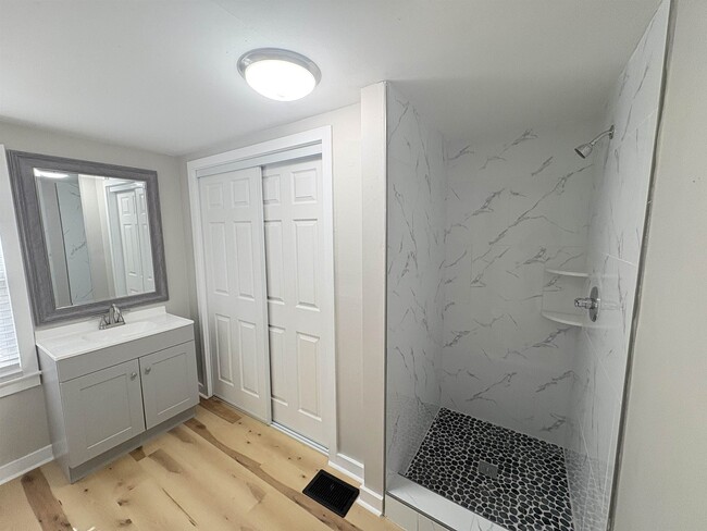 Building Photo - 1530 Live Oak Dr