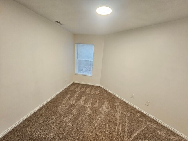 Building Photo - Spacious 3 Bd 2.5 Bath Townhouse in Bountiful