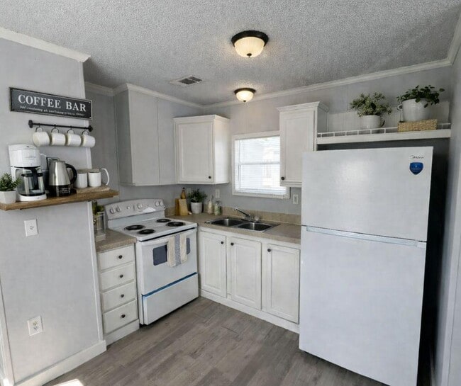 Building Photo - 2228 Chicago Cubs St