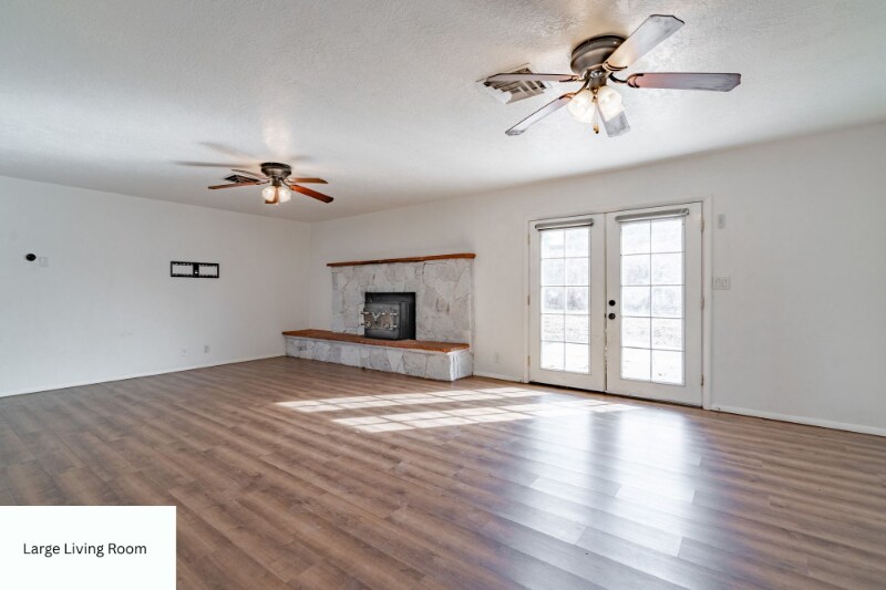 Building Photo - 726 N Valley View Dr