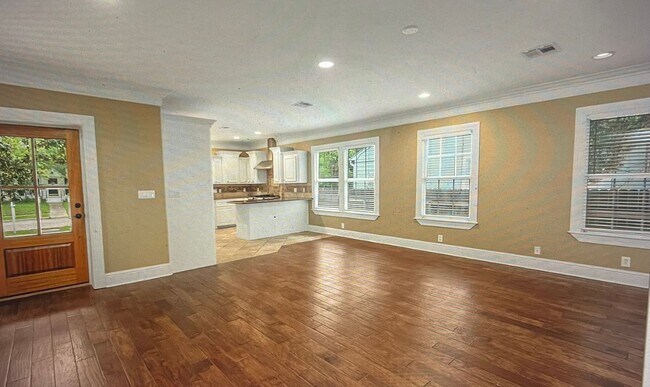 Building Photo - 461 Slattery Blvd