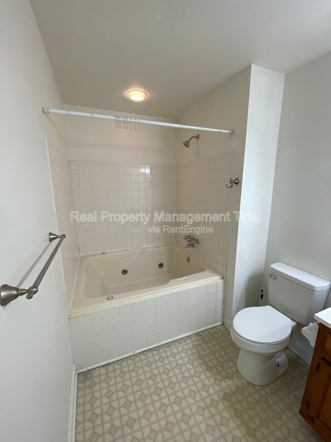Building Photo - 610 Guy Ln