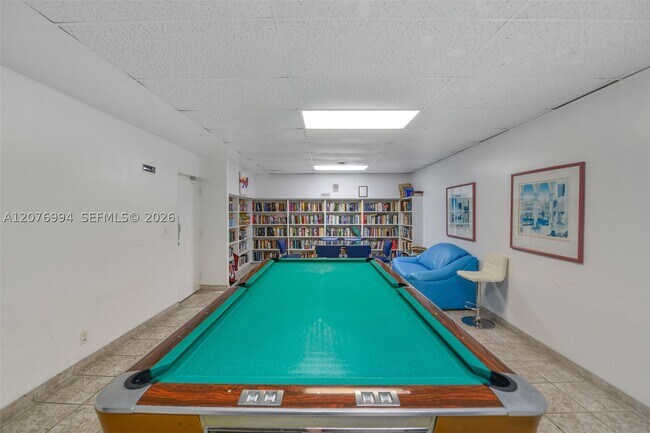 Building Photo - 20500 W Country Club Dr