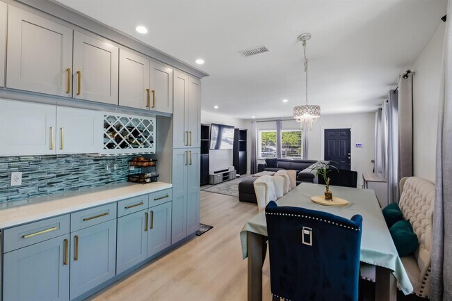 Building Photo - Northeast 17th Terrace, Fort Lauderdale, FL 33304 - 2 BR 2 BA house
