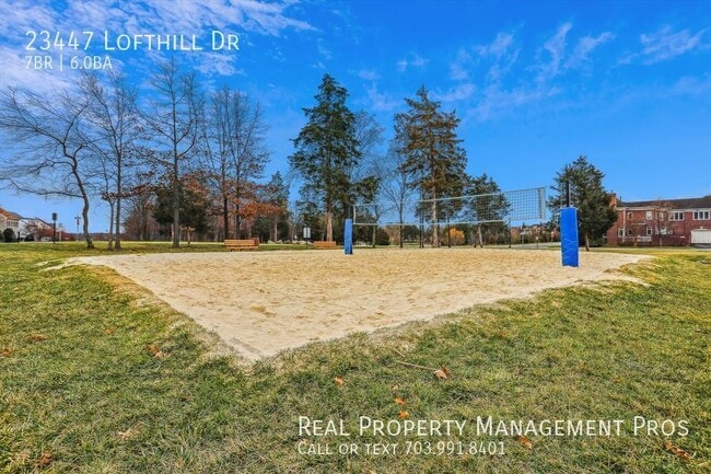 Building Photo - Beautifully Maintained 7 Bedroom 6 Bath Ho...