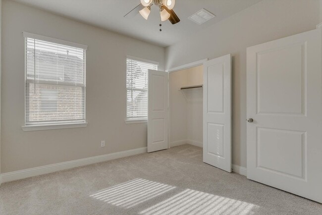 Building Photo - 2225 Apex Dr
