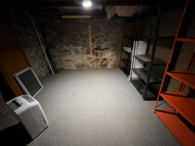 Building Photo - 6 Raven Way