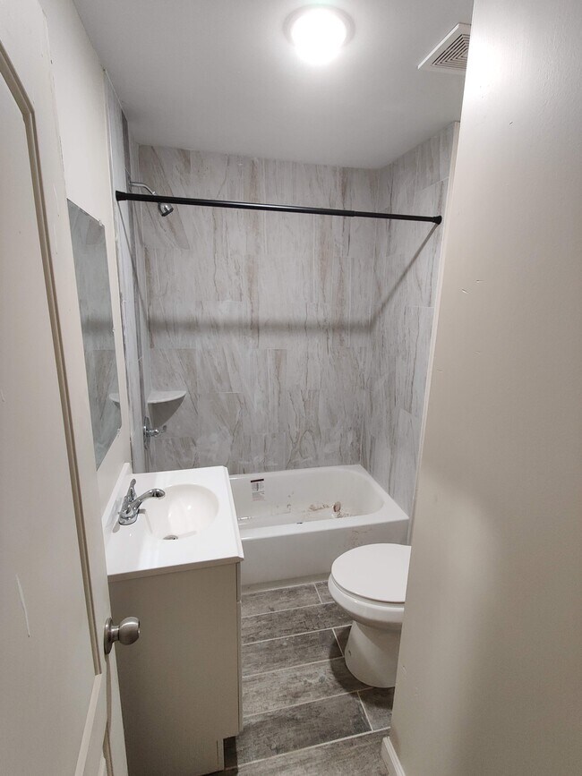 Building Photo - 5535 Crowson St