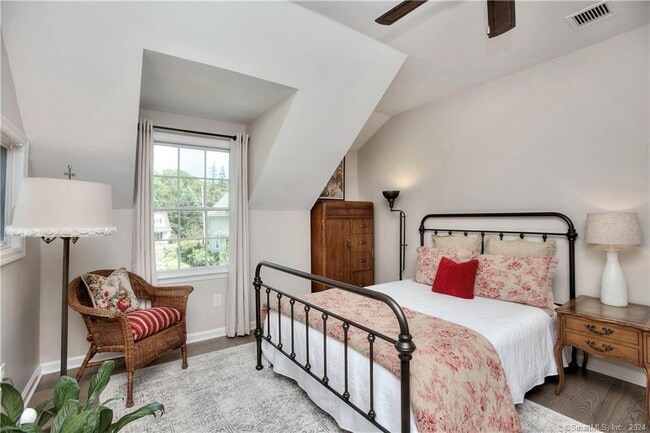 Building Photo - 1 Otter Trail