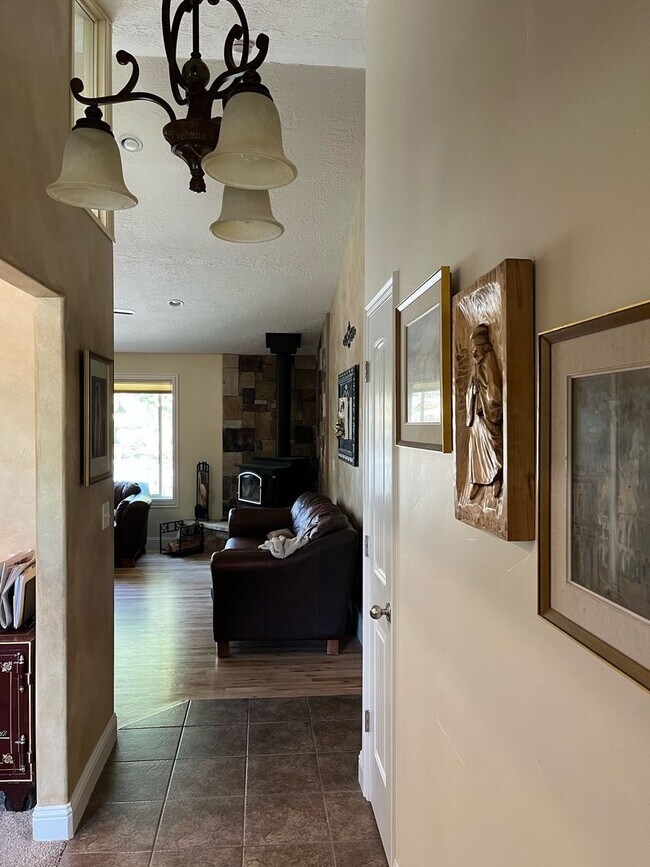 Building Photo - Payson Home