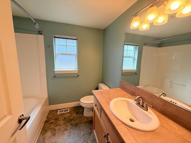 Building Photo - West Seattle Townhome