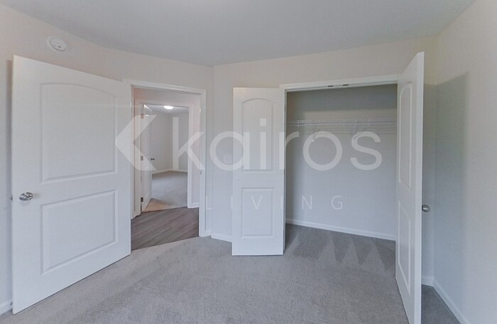 Building Photo - 755 Park Ln