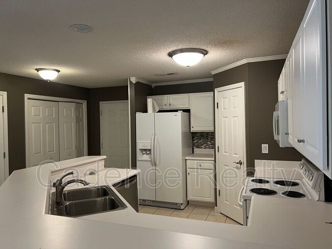 Building Photo - 5002 Hunters Trail