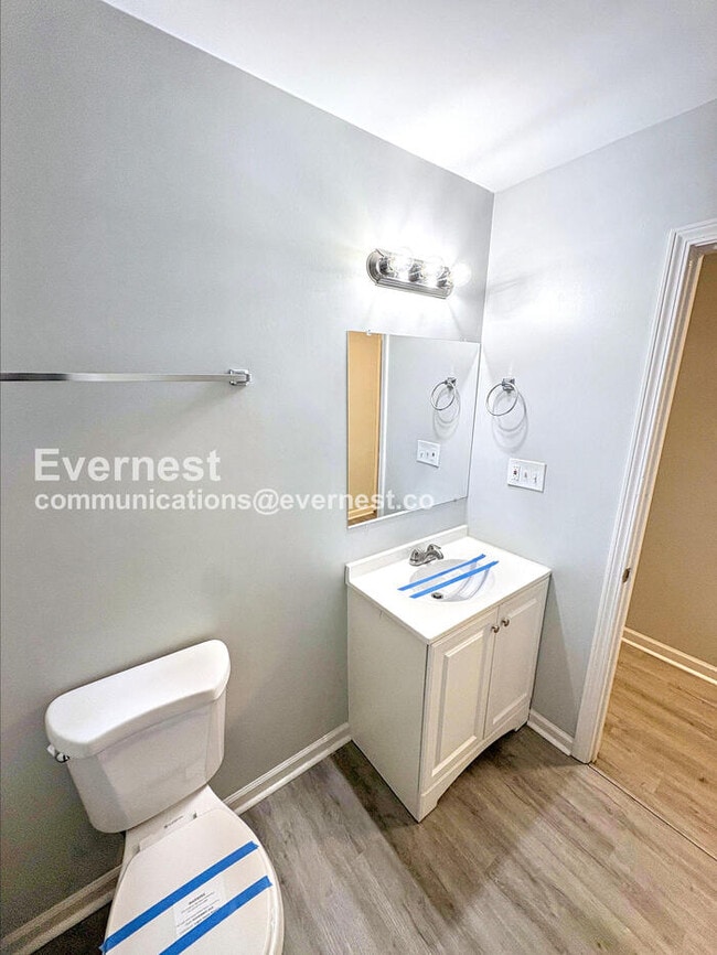 Building Photo - 2001 Chicago Ave NW