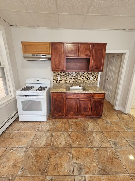 Building Photo - 490 Summer St