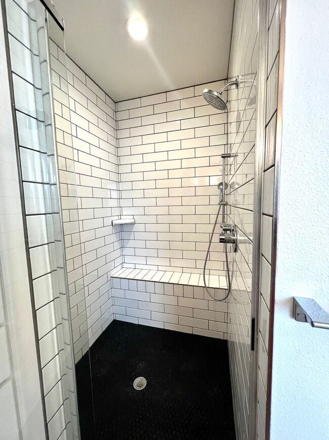 Building Photo - 3/2 For Lease in The Summit.