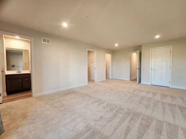 Building Photo - 149 Glory Maple Ln