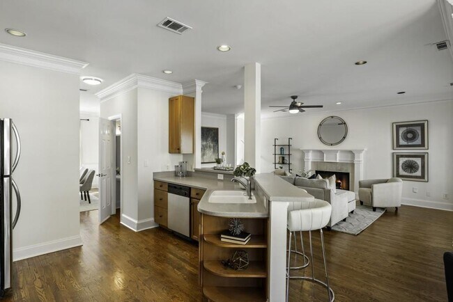 Building Photo - 78 Crumley St SE