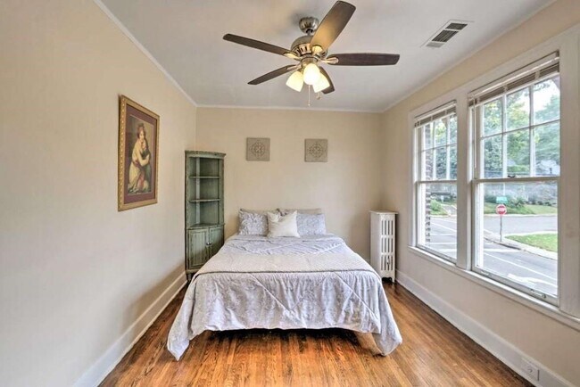 Bedroom 3 - 1337 Harbert Ave