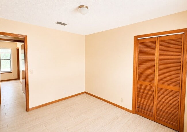 Building Photo - 603 Plantation Village Dr