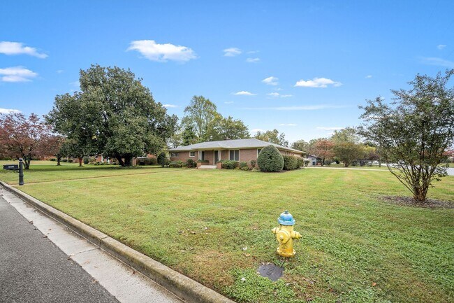 Building Photo - 902 Whitehall Rd