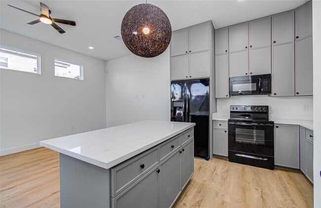 Building Photo - 1508 McKee St