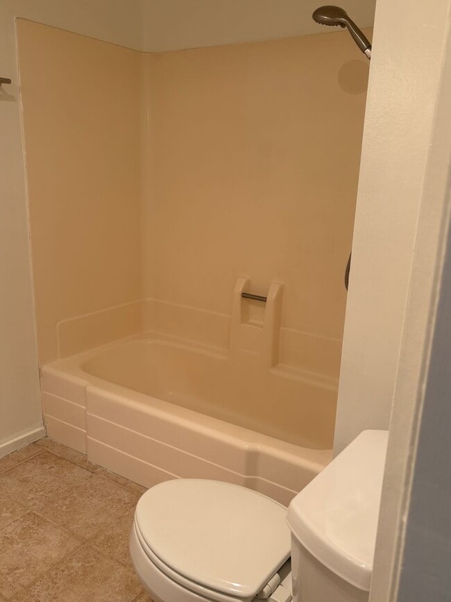 Building Photo - Gorgeous condo with Amazing Views!