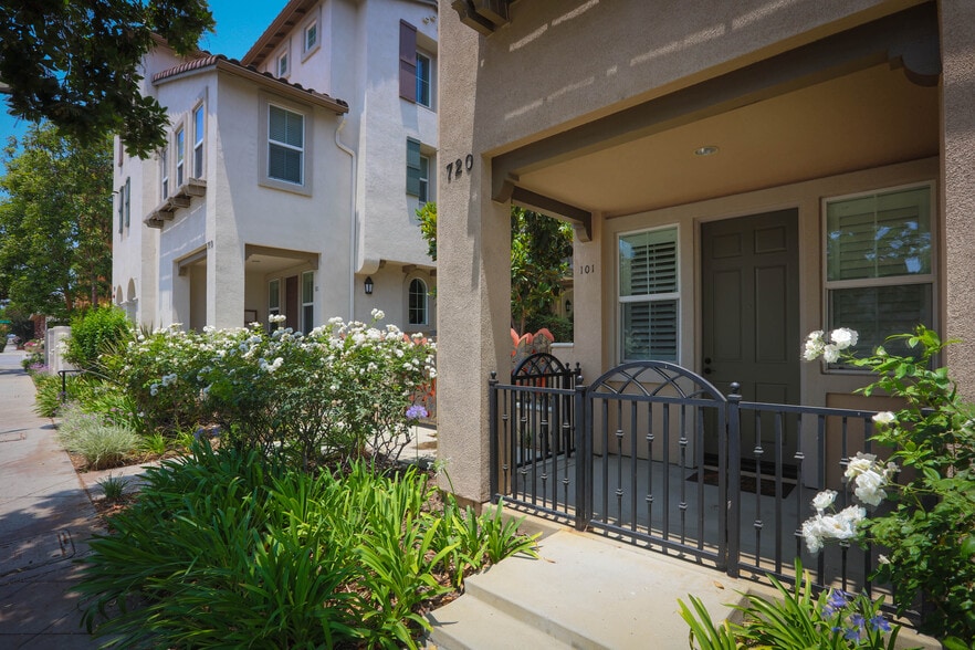 Building Photo - 720 S San Fernando Blvd
