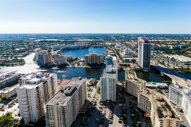 Building Photo - 1830 S Ocean Dr