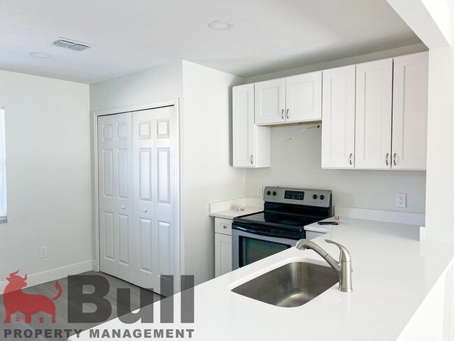 Building Photo - 34 Sandalwood Ct