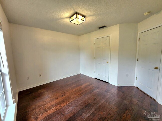 Building Photo - 4772 La Casa Cir