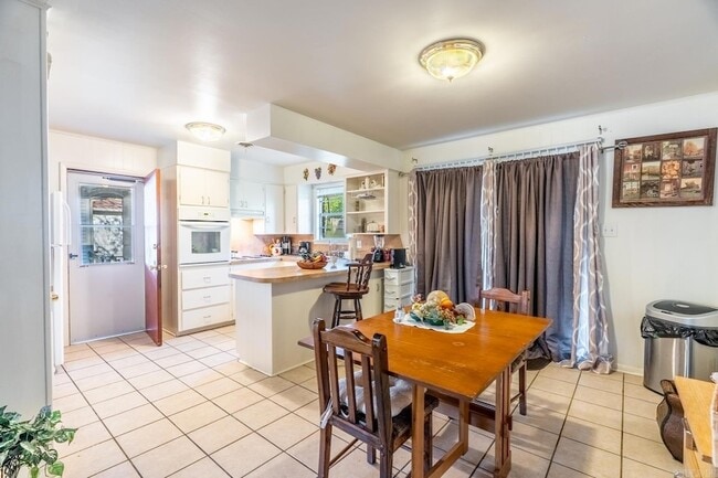 Building Photo - 9720 Brooks Ln