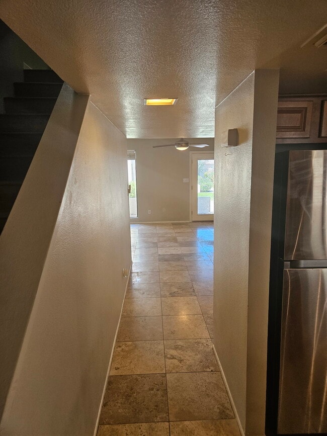 Building Photo - 885 N Granite Reef Rd