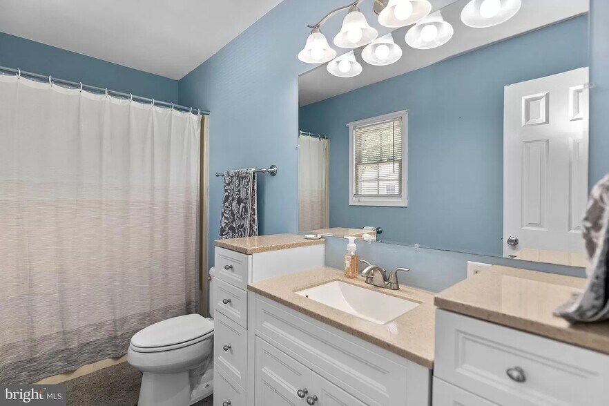 Building Photo - 1196 Spruce Ave