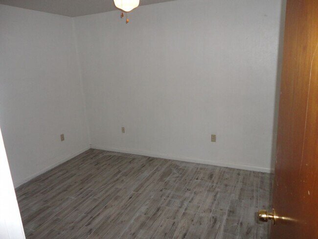 Building Photo - Nice TownHOME PENDING APPLICATION