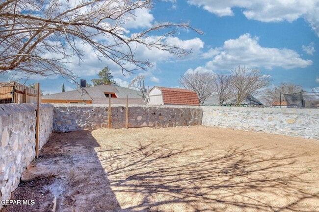 Building Photo - 3551 E Glen Dr
