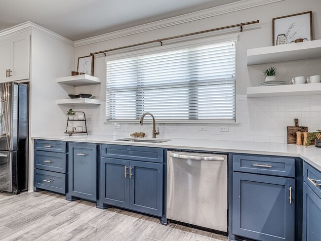 Building Photo - Pool + Deer Creek Schools + 4 bedrooms + 3 car garage + Bonus Room