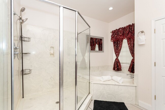 Building Photo - 3 Bedroom House in Addis with Pool, Gazebo...