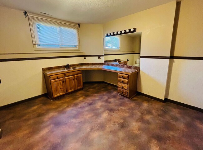 Building Photo - Beautiful 5 bed/3 Bath Home in Heights