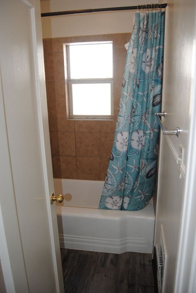 Building Photo - *Price Reduced* Two weeks of free rent during your third month of tenancy.