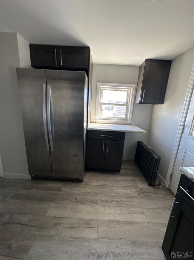 Building Photo - 35 Lavern St