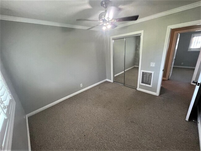 Building Photo - COSTA MESA 4BR/3BA TOWNHOME READY FOR MID-JULY OCCUPANCY
