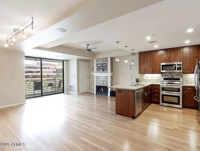 Building Photo - 7141 E Rancho Vista Dr