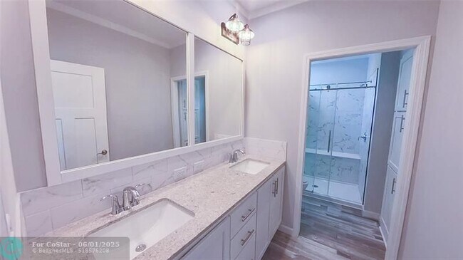 Building Photo - 1757 12th Ct N